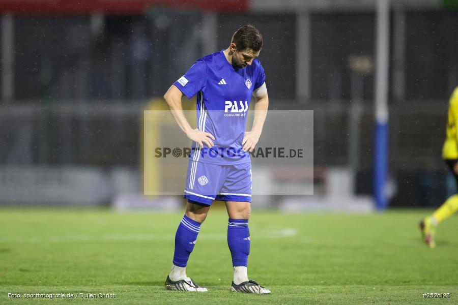 sport, action, Stadion am Schönbusch, SpVgg Bayreuth, SVA, SV Viktoria Aschaffenburg, Regionalliga Bayern, Fussball, BFV, BAY, Aschaffenburg, 28.11.2025, 20. Spieltag - Bild-ID: 2526123