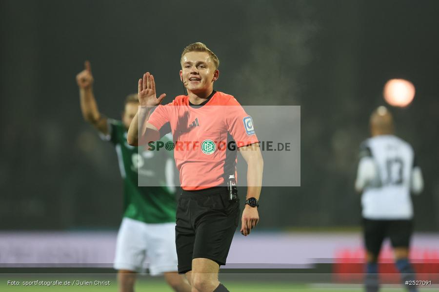 sport, action, Schweinfurt, Sachs-Stadion, SVW, SV Waldhof Mannheim, Fussball, FCS, DFB, 3. Liga, 29.11.2025, 16. Spieltag, 1. FC Schweinfurt 1905 - Bild-ID: 2527091