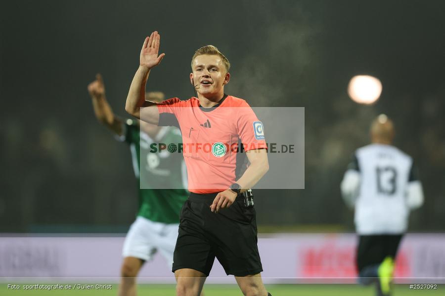 sport, action, Schweinfurt, Sachs-Stadion, SVW, SV Waldhof Mannheim, Fussball, FCS, DFB, 3. Liga, 29.11.2025, 16. Spieltag, 1. FC Schweinfurt 1905 - Bild-ID: 2527092