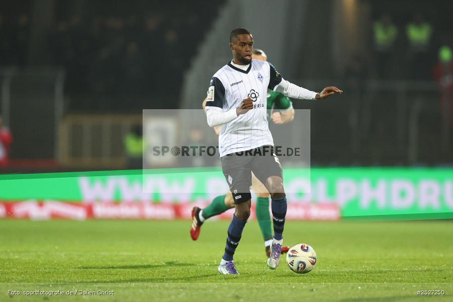 sport, action, Schweinfurt, Sachs-Stadion, SVW, SV Waldhof Mannheim, Fussball, FCS, DFB, 3. Liga, 29.11.2025, 16. Spieltag, 1. FC Schweinfurt 1905 - Bild-ID: 2527250