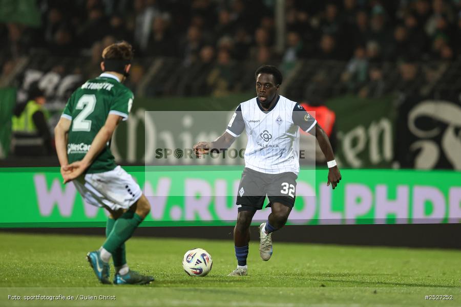 sport, action, Schweinfurt, Sachs-Stadion, SVW, SV Waldhof Mannheim, Fussball, FCS, DFB, 3. Liga, 29.11.2025, 16. Spieltag, 1. FC Schweinfurt 1905 - Bild-ID: 2527252