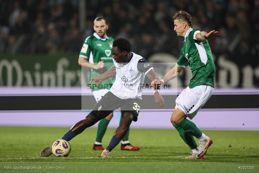 sport, action, Schweinfurt, Sachs-Stadion, SVW, SV Waldhof Mannheim, Fussball, FCS, DFB, 3. Liga, 29.11.2025, 16. Spieltag, 1. FC Schweinfurt 1905 - Bild-ID: 2527255