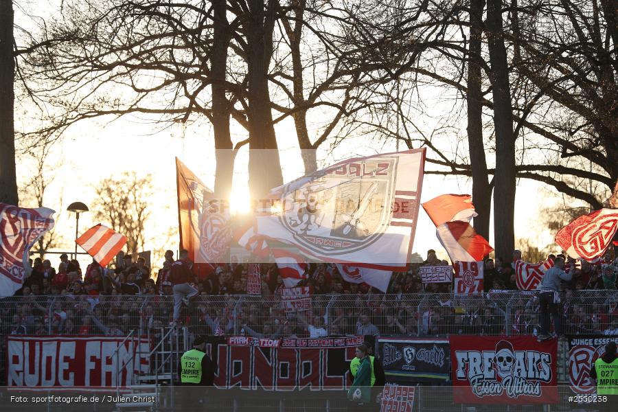 Sachs-Stadion, Schweinfurt, 07.04.2026, sport, Fussball, DFB, 32. Spieltag, 3. Liga, Rot-Weiss Essen, 1. FC Schweinfurt 1905 - Bild-ID: 2550238