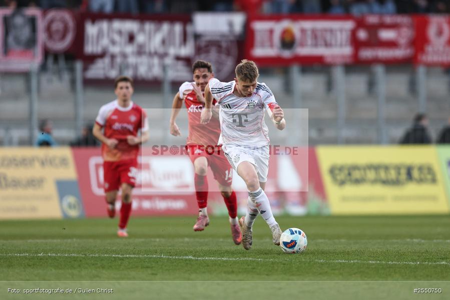 sport, Würzburg, Regionalliga Bayern, Fussball, FC Würzburger Kickers, FC Bayern München II, BFV, AKON Arena, 28. Spieltag, 10.04.2026 - Bild-ID: 2550750