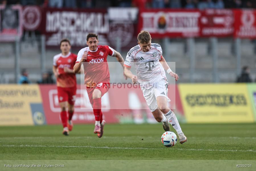 sport, Würzburg, Regionalliga Bayern, Fussball, FC Würzburger Kickers, FC Bayern München II, BFV, AKON Arena, 28. Spieltag, 10.04.2026 - Bild-ID: 2550751