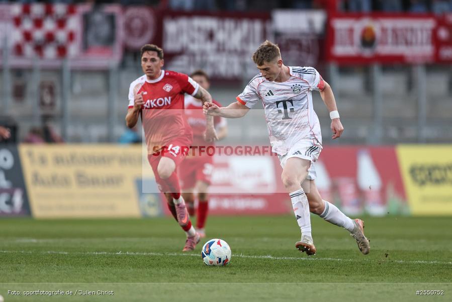 sport, Würzburg, Regionalliga Bayern, Fussball, FC Würzburger Kickers, FC Bayern München II, BFV, AKON Arena, 28. Spieltag, 10.04.2026 - Bild-ID: 2550752