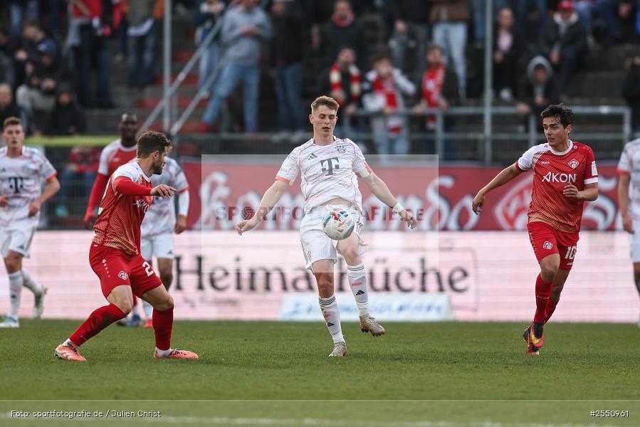 sport, Würzburg, Regionalliga Bayern, Fussball, FC Würzburger Kickers, FC Bayern München II, BFV, AKON Arena, 28. Spieltag, 10.04.2026 - Bild-ID: 2550961