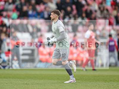 Fotos von FC Würzburger Kickers - FC Bayern München II auf sportfotografie.de