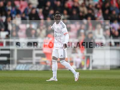 Fotos von FC Würzburger Kickers - FC Bayern München II auf sportfotografie.de