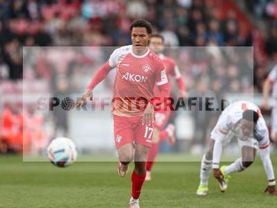 Fotos von FC Würzburger Kickers - FC Bayern München II auf sportfotografie.de