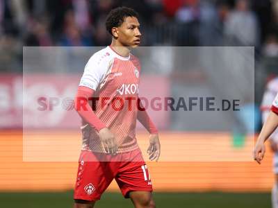 Fotos von FC Würzburger Kickers - FC Bayern München II auf sportfotografie.de