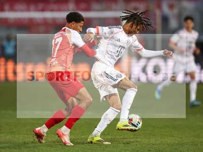 Fotos von FC Würzburger Kickers - FC Bayern München II auf sportfotografie.de