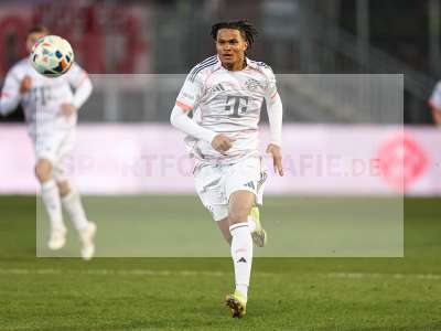 Fotos von FC Würzburger Kickers - FC Bayern München II auf sportfotografie.de