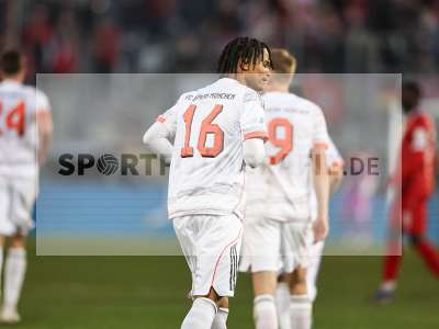 Fotos von FC Würzburger Kickers - FC Bayern München II auf sportfotografie.de