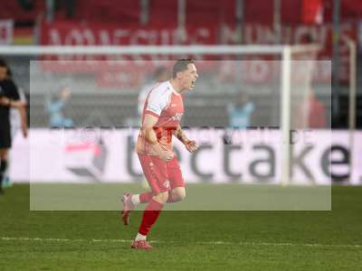 Fotos von FC Würzburger Kickers - FC Bayern München II auf sportfotografie.de