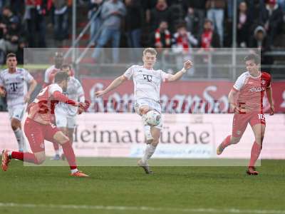 Fotos von FC Würzburger Kickers - FC Bayern München II auf sportfotografie.de