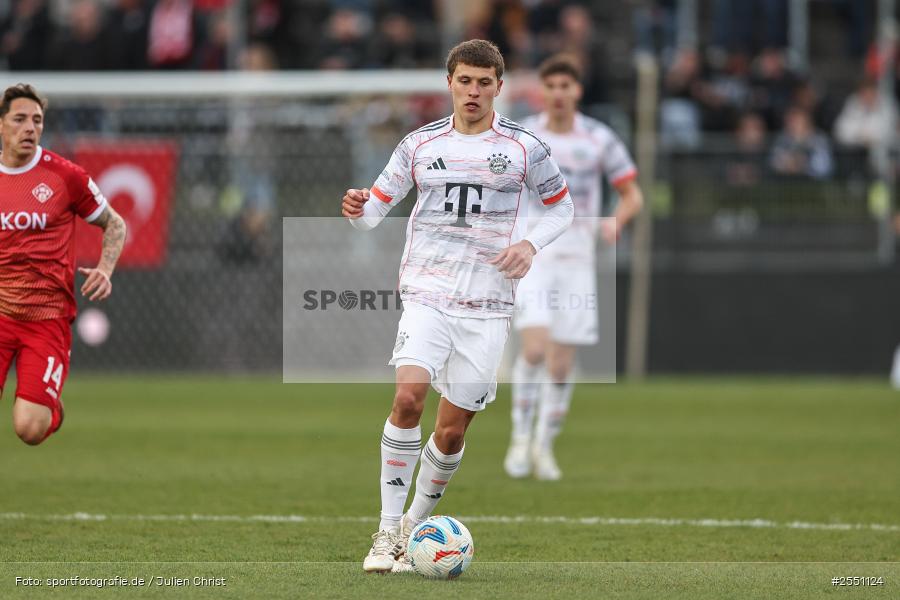 sport, Würzburg, Regionalliga Bayern, Fussball, FC Würzburger Kickers, FC Bayern München II, BFV, AKON Arena, 28. Spieltag, 10.04.2026 - Bild-ID: 2551124
