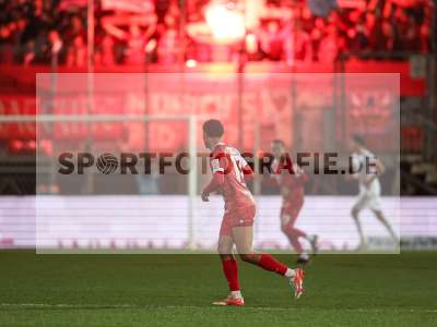 Fotos von FC Würzburger Kickers - FC Bayern München II auf sportfotografie.de