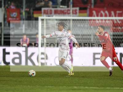 Fotos von FC Würzburger Kickers - FC Bayern München II auf sportfotografie.de
