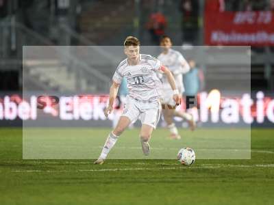 Fotos von FC Würzburger Kickers - FC Bayern München II auf sportfotografie.de