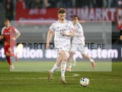 Fotos von FC Würzburger Kickers - FC Bayern München II auf sportfotografie.de