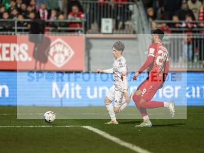 Fotos von FC Würzburger Kickers - FC Bayern München II auf sportfotografie.de