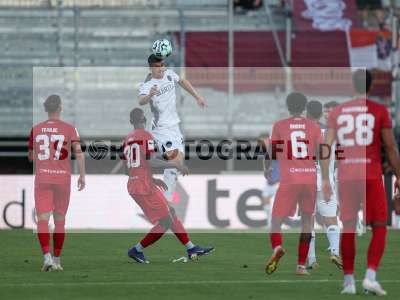 Fotos von FC Würzburger Kickers - SV Wehen Wiesbaden auf sportfotografie.de